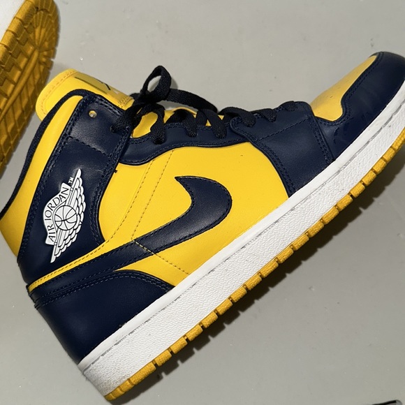 Varsity Maize, Midnight Navy and White Jordan One’s - Picture 6 of 7